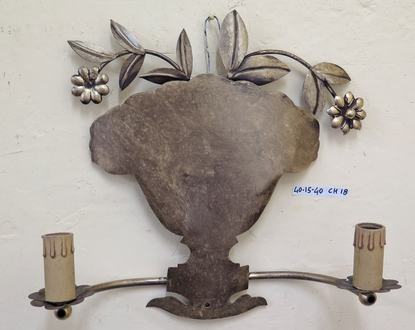 FLORAL HAND FORGED WROUGHT IRON WALL LAMP FROM THE 20TH CENTURY CH18