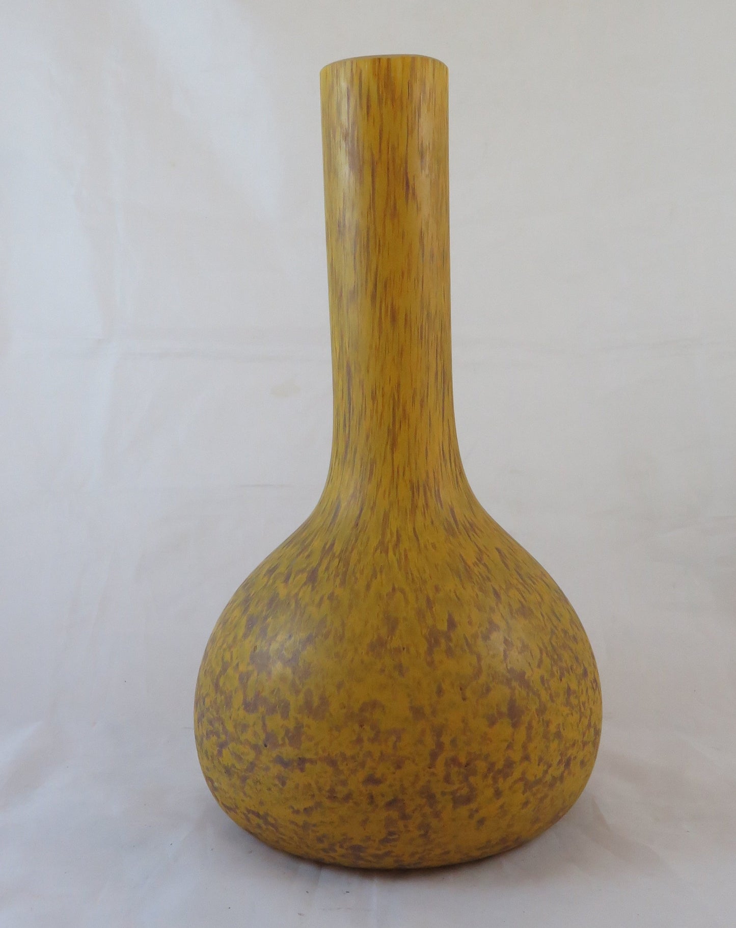 OLD COLLECTIBLE YELLOW SWANNECK GLASS VASE BM20