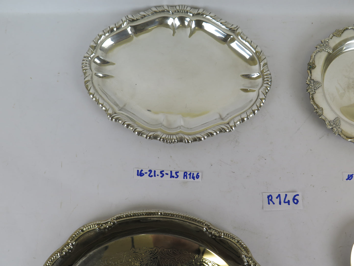 4 ANTIQUE SILVER METAL PLATES OF VARIOUS SIZES R146 BOWL CAPACITY