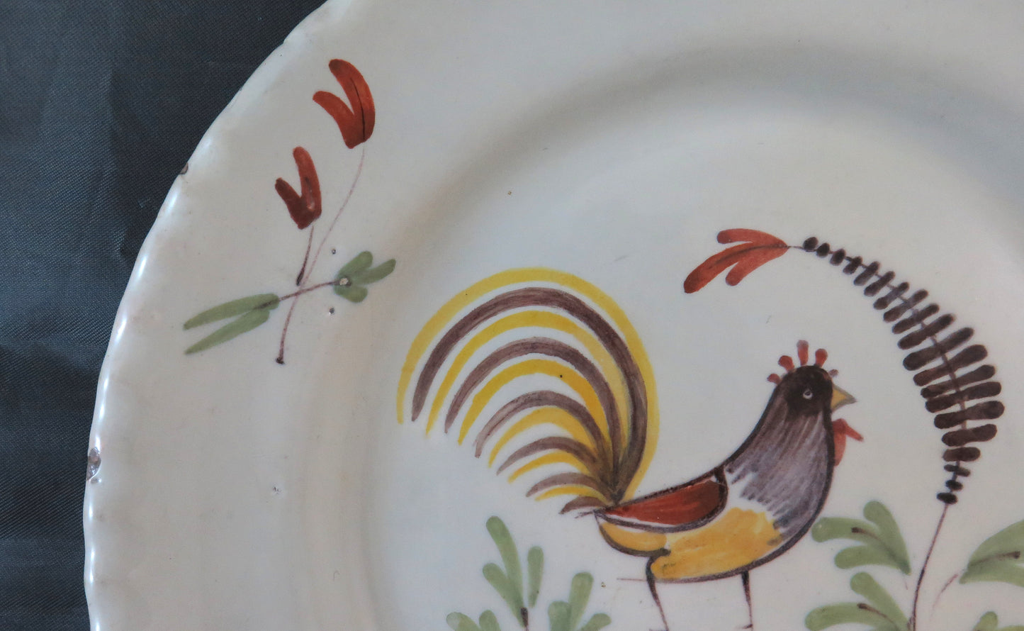 ANTIQUE FRENCH CERAMIC PLATE HAND PAINTED WITH ROOSTER AND FLOWERS BM25