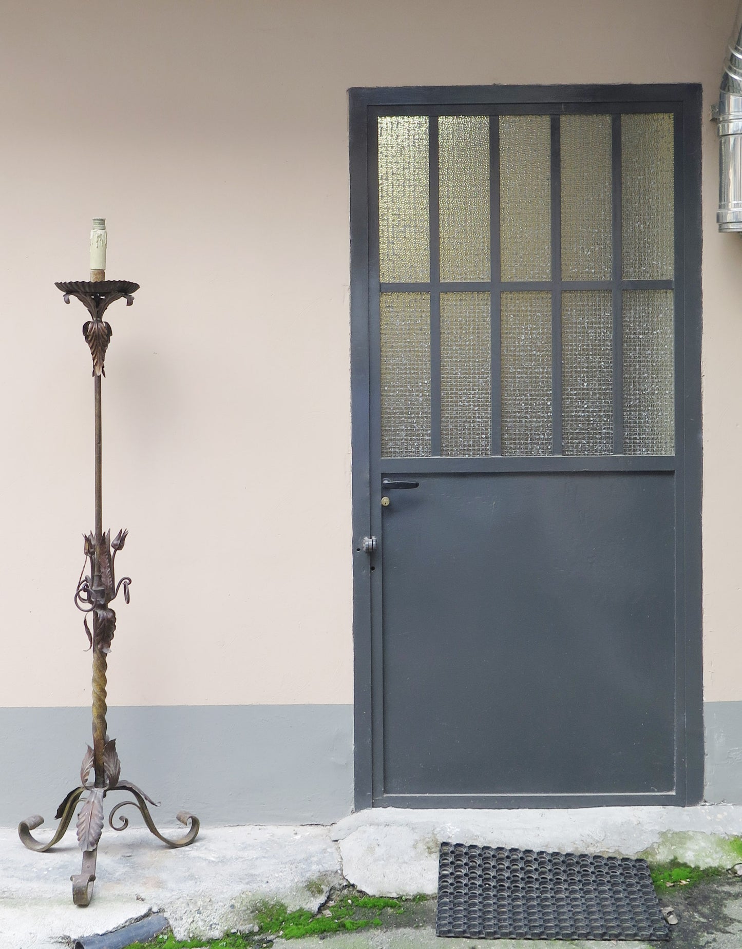 LAMPADA A PIANTANA IN FERRO BATTUTO FORGIATO A MANO SOLIDA LAVORAZIONE ARTIGIANALE D'EPOCA