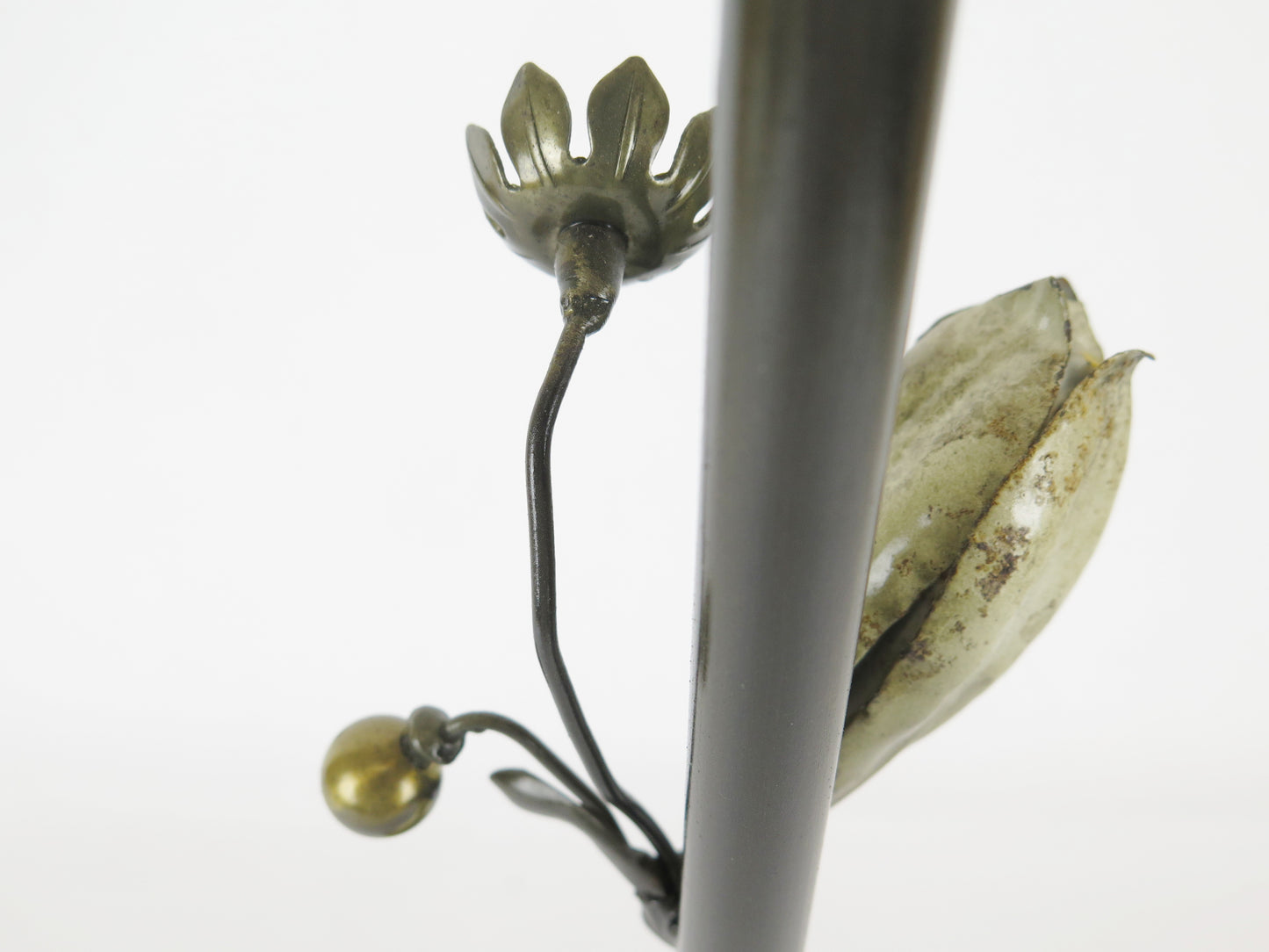 OLD TABLE LAMP IN METAL AND WROUGHT IRON FLOWERS FLORAL LIGHT CH17