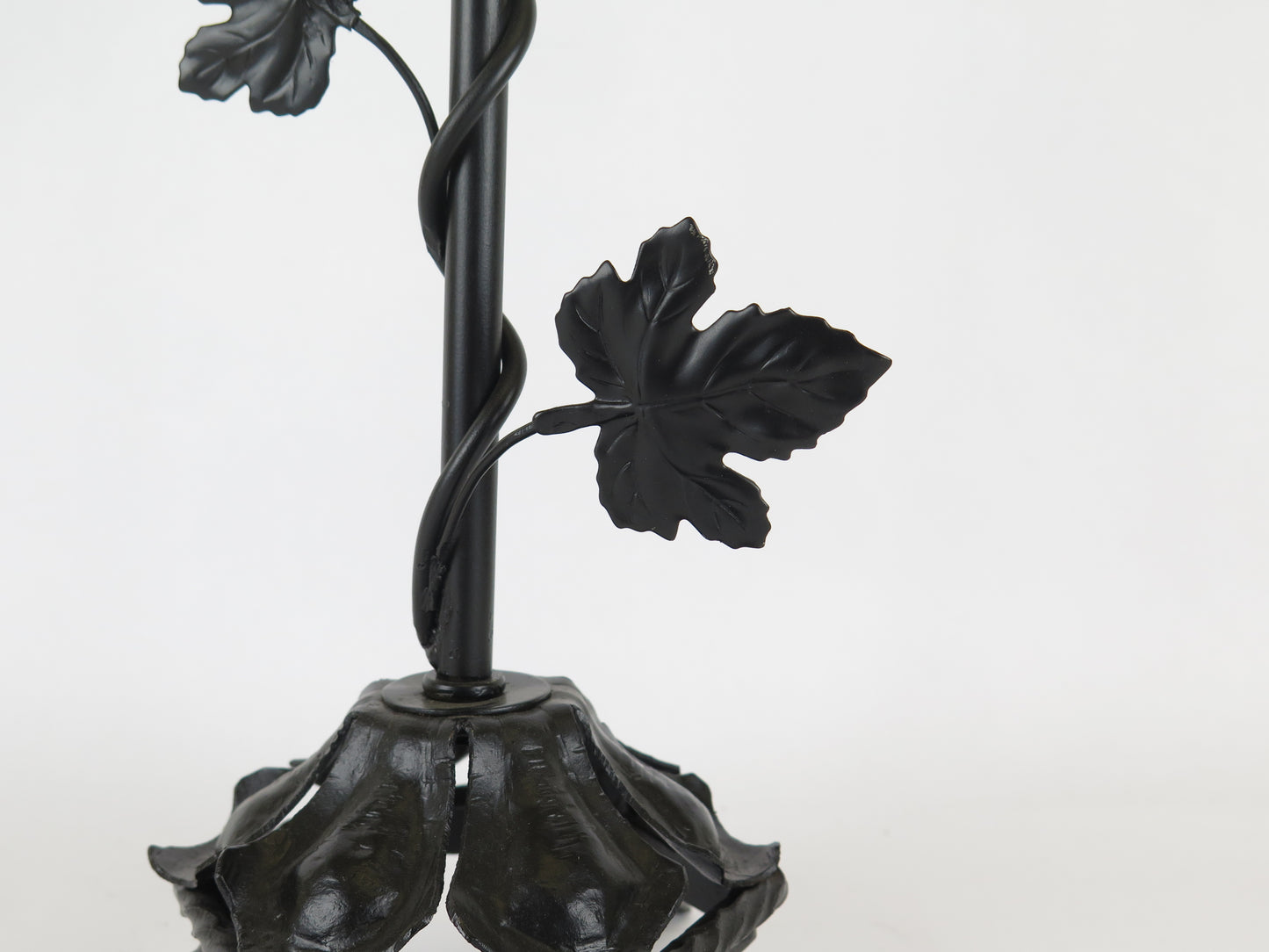 VINTAGE DESK LAMP WROUGHT IRON EMBOSSED METAL LEAVES DECORATION CH37