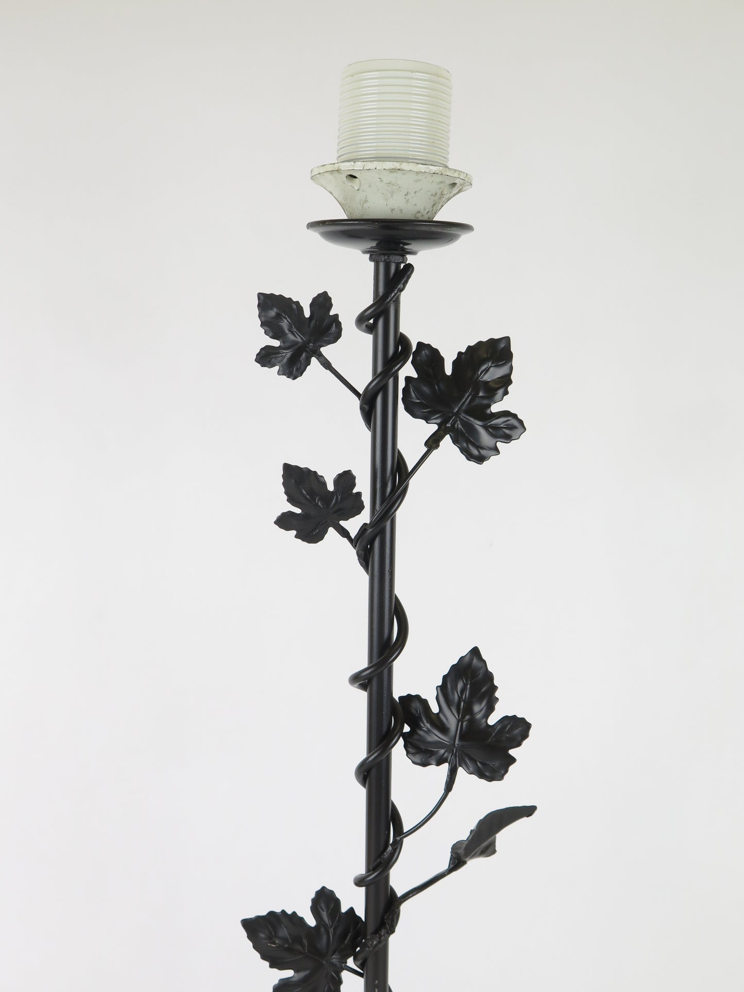 VINTAGE DESK LAMP WROUGHT IRON EMBOSSED METAL LEAVES DECORATION CH37