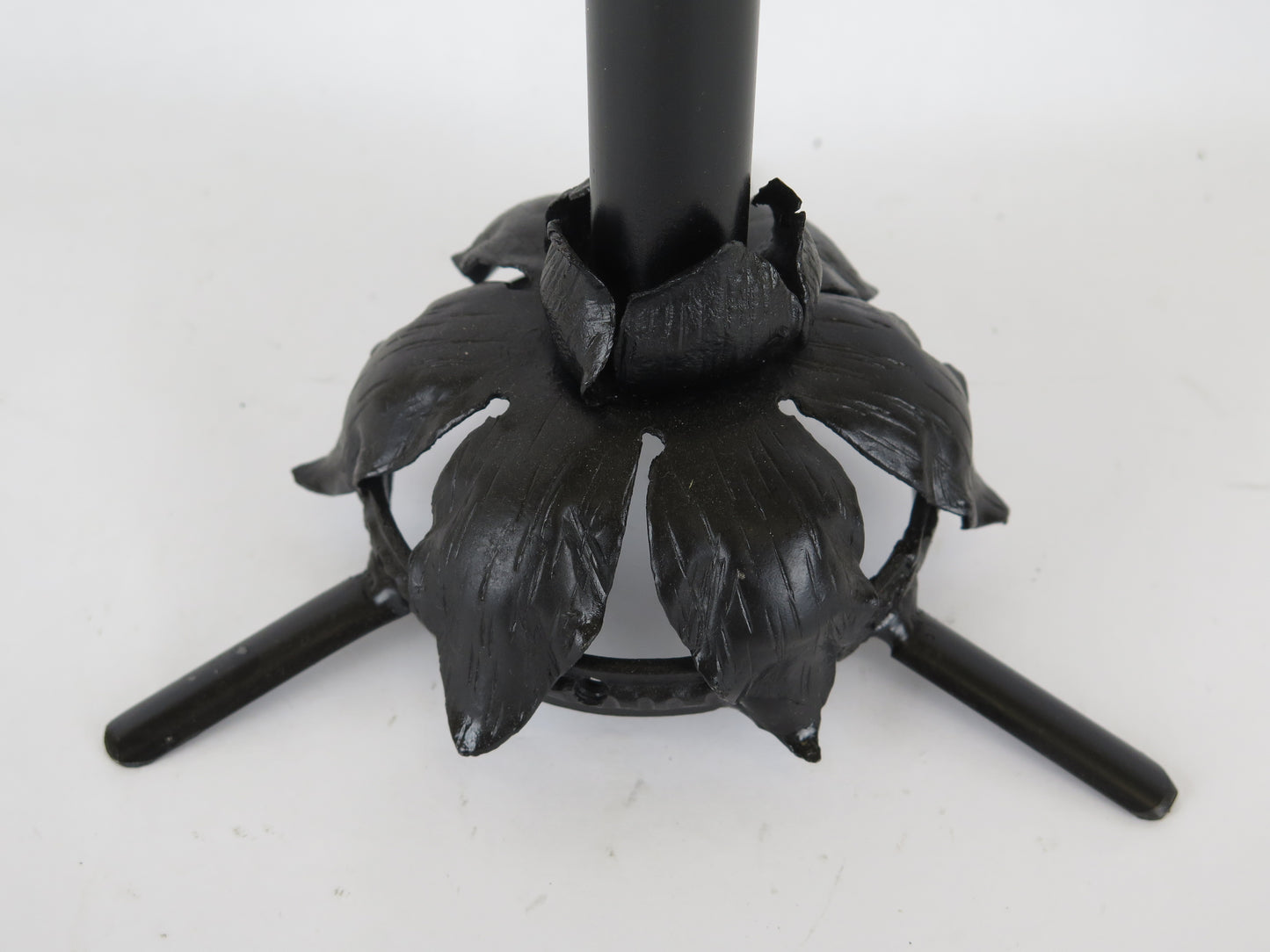 LIVING ROOM DESK OR TABLE LAMP IN WROUGHT IRON WITH LEAF DECORATION CH1
