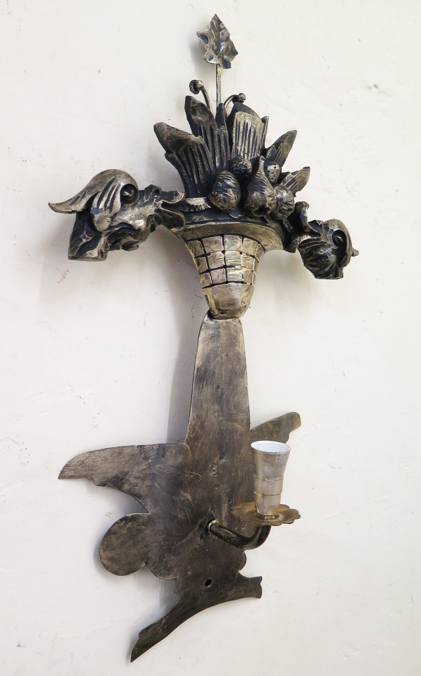 OLD WALL LIGHT IN HAND FORGED WROUGHT IRON WALL LIGHT CH15