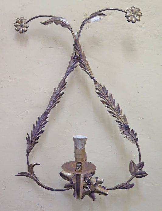 WROUGHT IRON WALL LIGHT IN THE SHAPE OF A REVERSED HEART WITH VINTAGE FLORAL DECORATION CH34