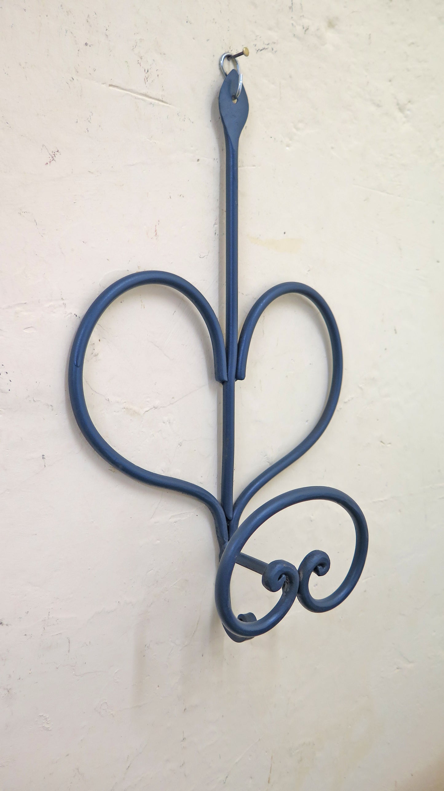HAND FORGED WALL COAT RACK IN WROUGHT IRON HEART SHAPE HOOK CH34