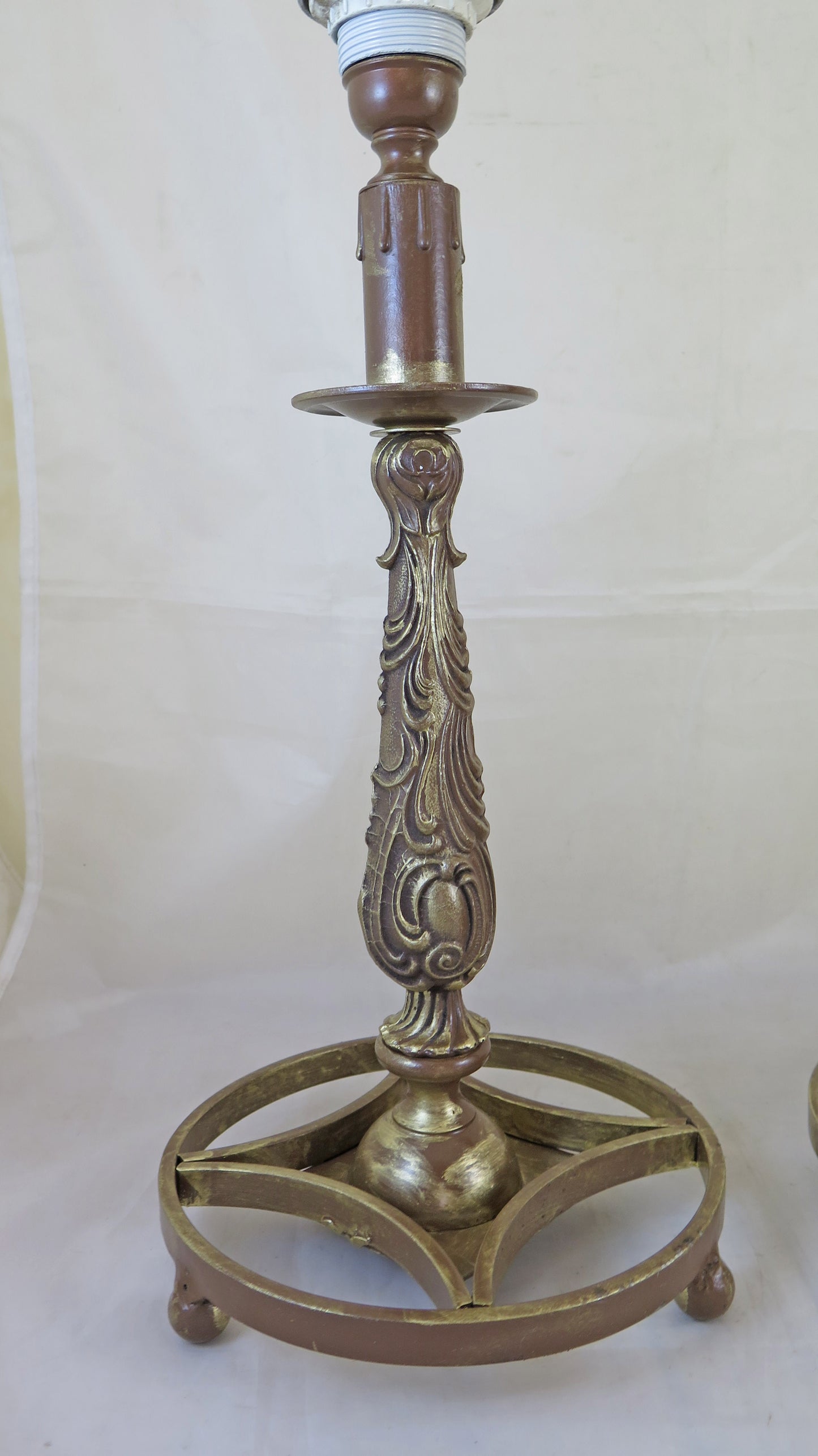 COPPIA DI LAMPADE DA TAVOLO IN FERRO BATTUTO E BRONZO ARTIGIANALI VINTAGE CH35