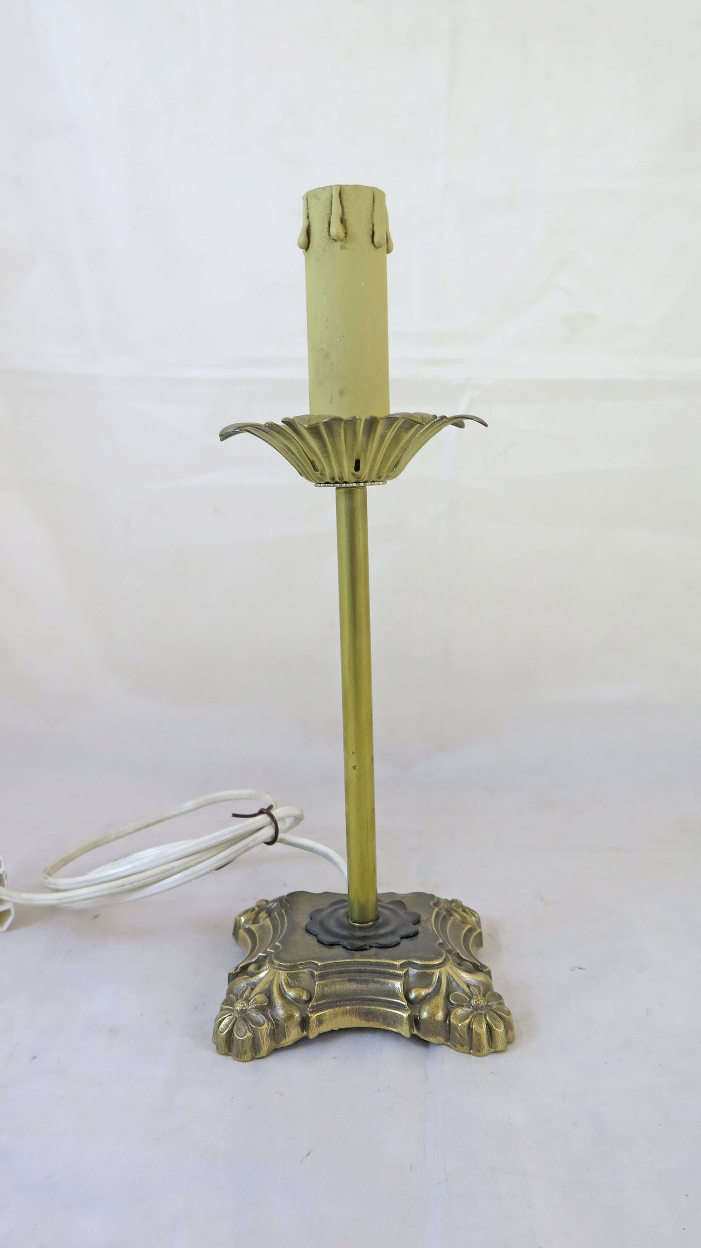 SMALL VINTAGE BEDSIDE LAMP HANDMADE IN ITALY ABAT-JOUR CH35