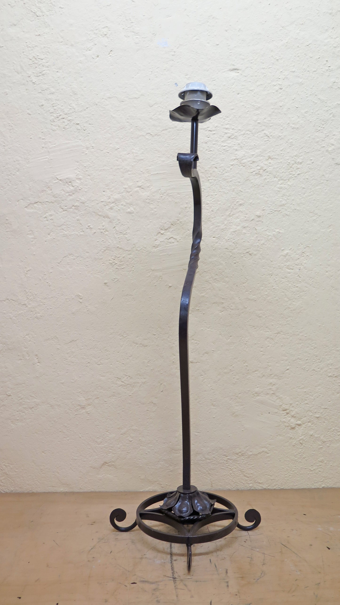 OLD WROUGHT IRON FLOOR FLOOR READING LAMP CH