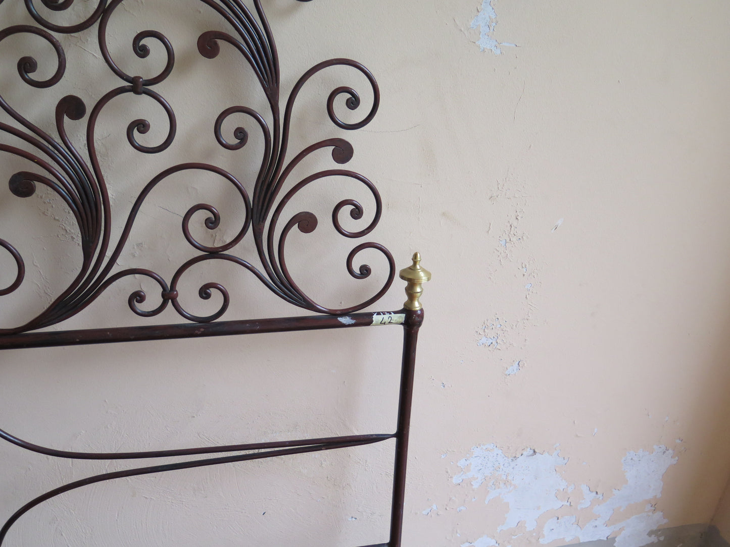 OLD HANDMADE WROUGHT IRON HEADBOARD GENOVESE PEACOCK TAIL 130CM CH42