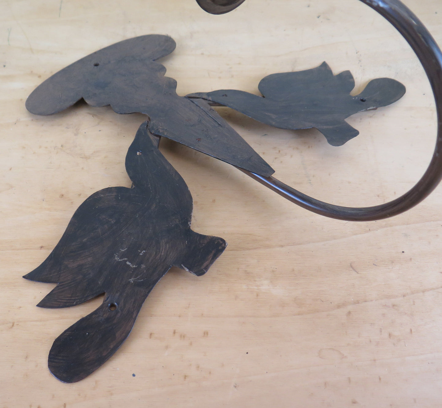 HAND FORGED WROUGHT IRON WALL LIGHT WITH BIRD DECORATION WALL LIGHT CH37