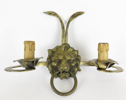 OLD WALL LAMP IN WROUGHT IRON AND BRONZE WITH LION'S HEAD KNOCKER CH37
