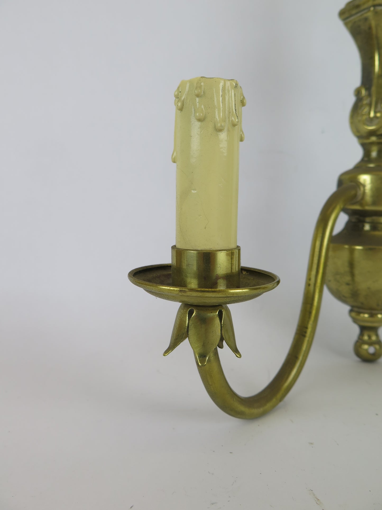 WALL LIGHT IN GOLDEN BRONZE WITH TWO FLAMES OLD HANDMADE WALL LIGHT CH7