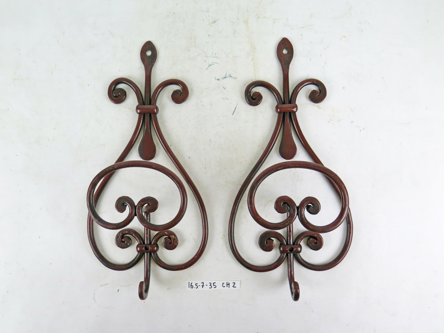 PAIR OF WALL HANGER WROUGHT IRON HANDMADE VINTAGE CLOTH HANGER CH2