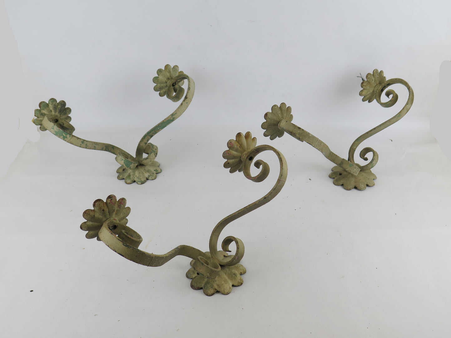 3 WROUGHT IRON APPLIQUES WITH TWO FLAMES WITH WAVY ARMS WALL LIGHT X15