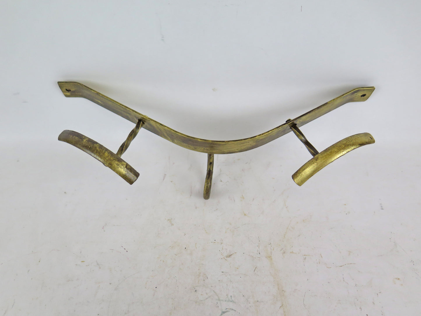 OLD GOLDEN WROUGHT IRON WALL COAT RACK WITH 2 COAT HOOKS CH2
