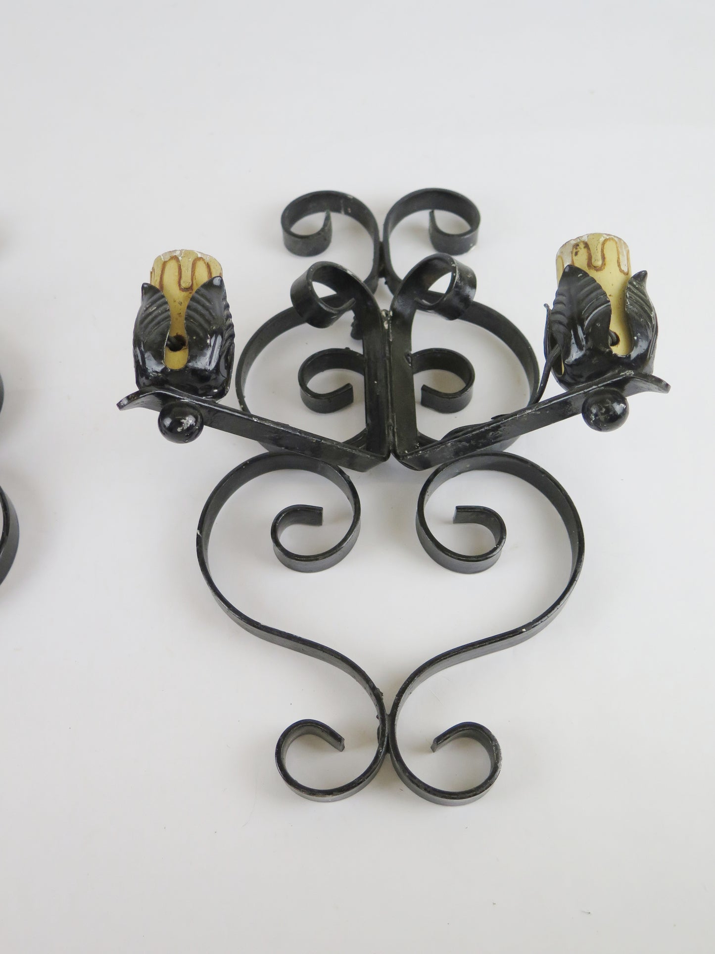 PAIR OF WROUGHT IRON APPLIQUES WITH TWO FLAMES DECORATED WITH VOLUTE PATTERNS X15