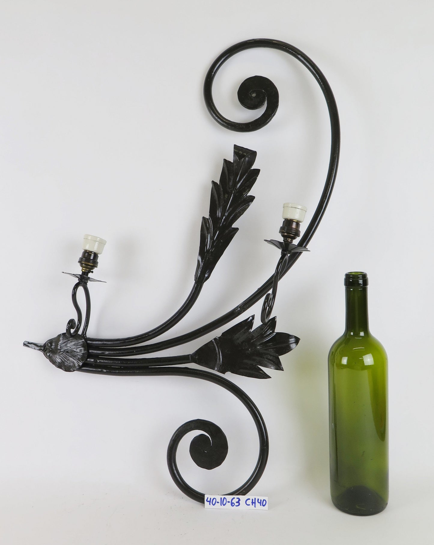 OLD WALL LIGHT IN HAND FORGED WROUGHT IRON WALL LIGHT CH40