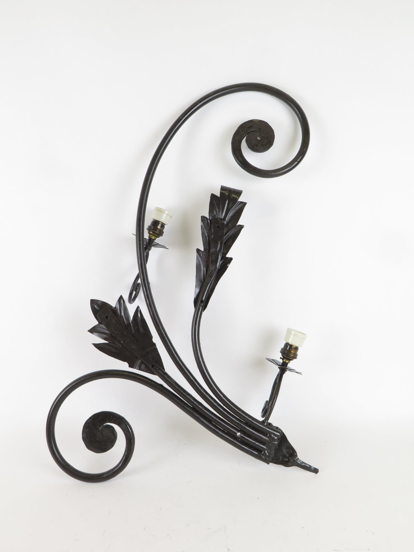 OLD WALL LIGHT IN HAND FORGED WROUGHT IRON WALL LIGHT CH40