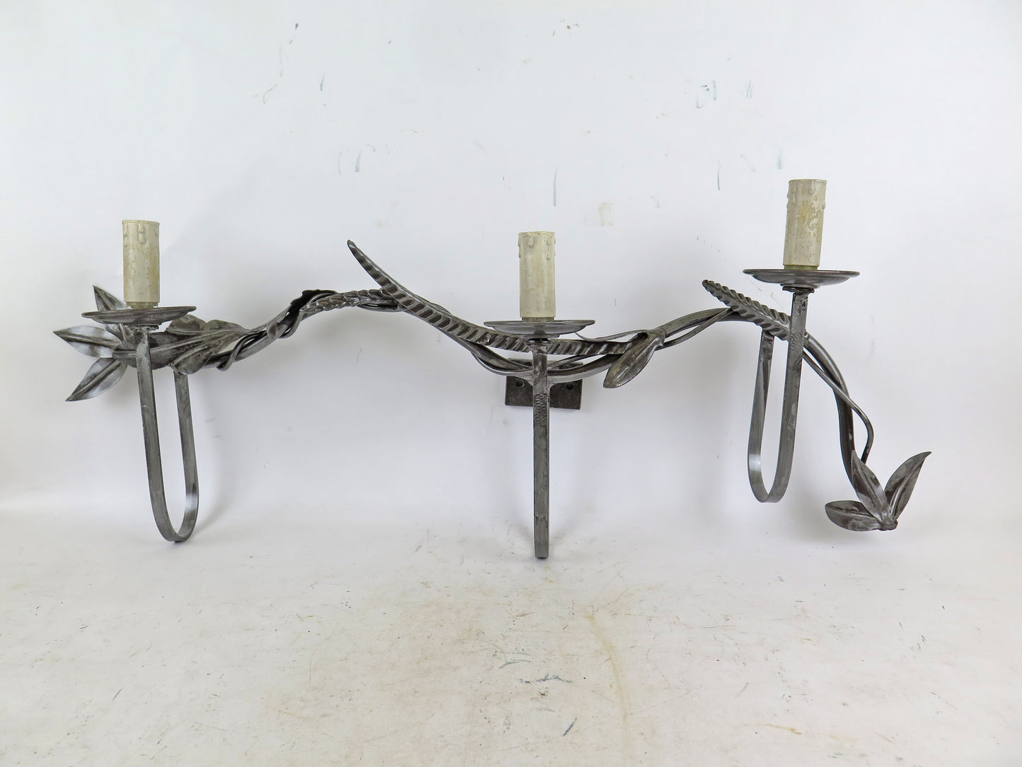 PAIR OF VINTAGE HANDMADE WROUGHT IRON WALL LIGHTS CH38