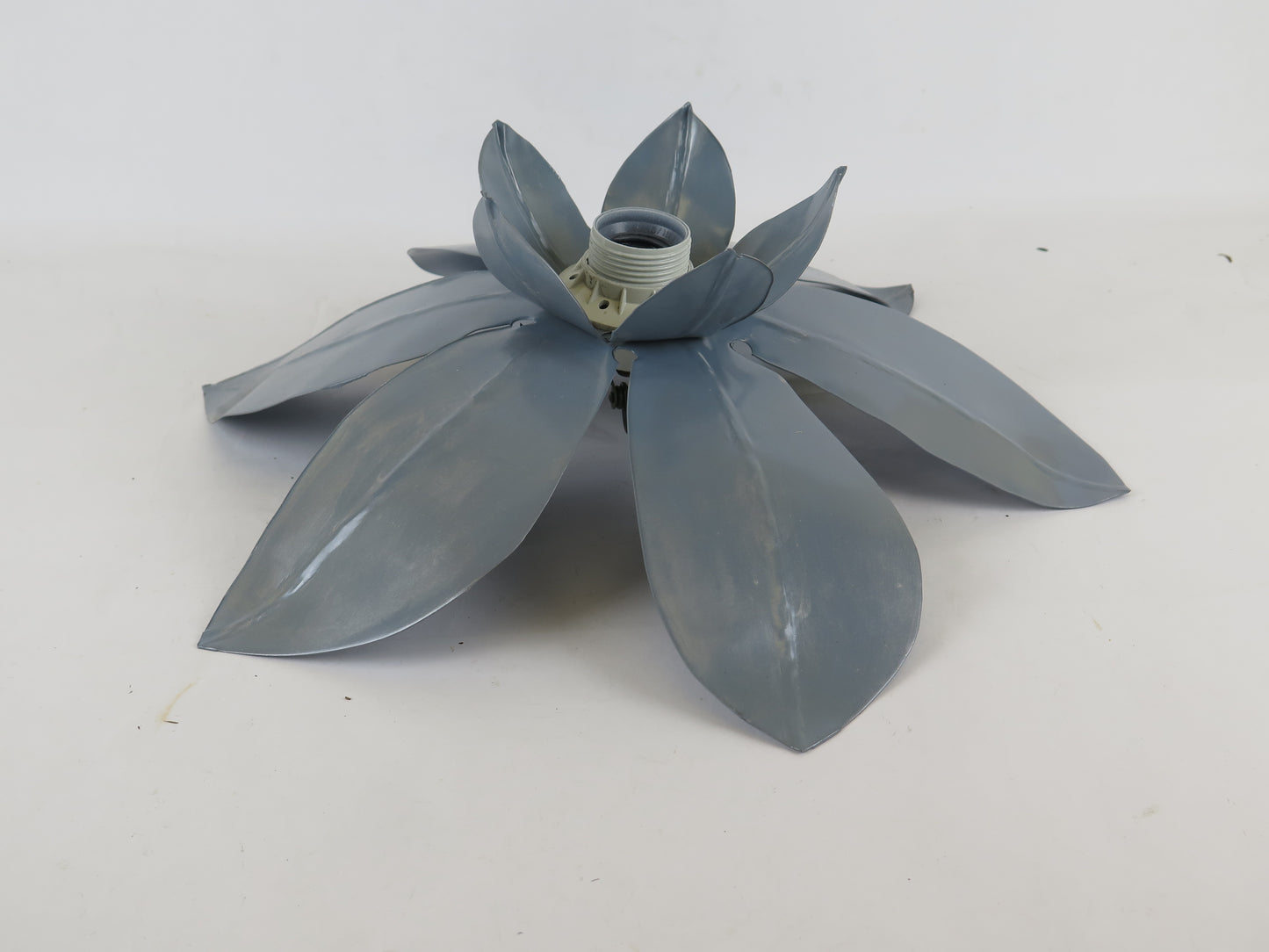 VINTAGE WROUGHT IRON WROUGHT IRON MAGNOLIA FLOWER SHAPE CEILING LIGHT CH19 A