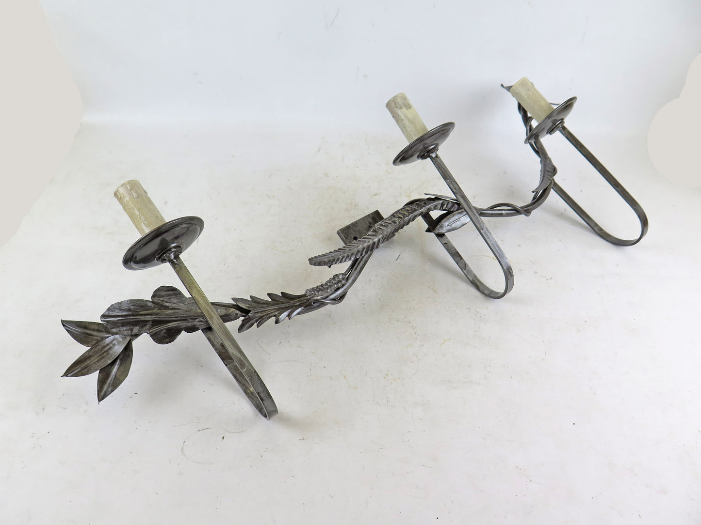 PAIR OF VINTAGE HANDMADE WROUGHT IRON WALL LIGHTS CH38