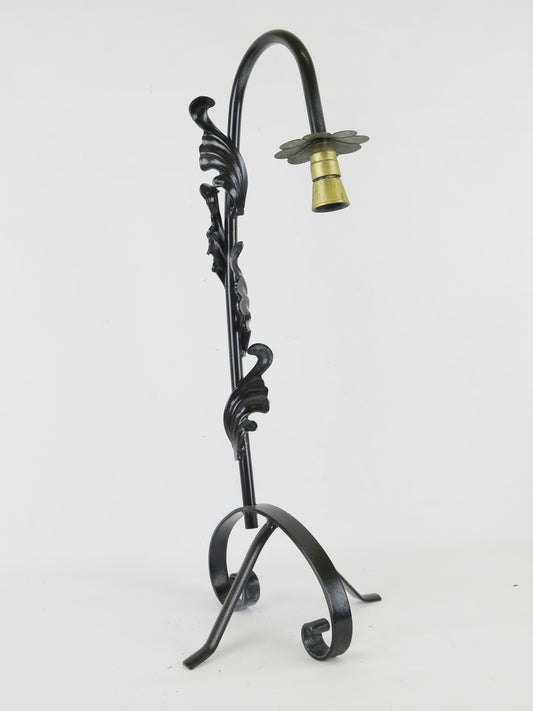 VINTAGE ARTISTIC HANDMADE FLORAL WROUGHT IRON TABLE LAMP CH2
