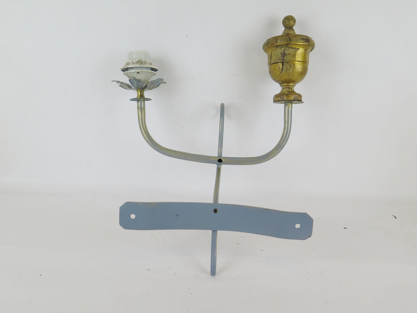 WALL LIGHT IN ARTISTIC WROUGHT IRON HAND FORGED WALL LIGHT CH4