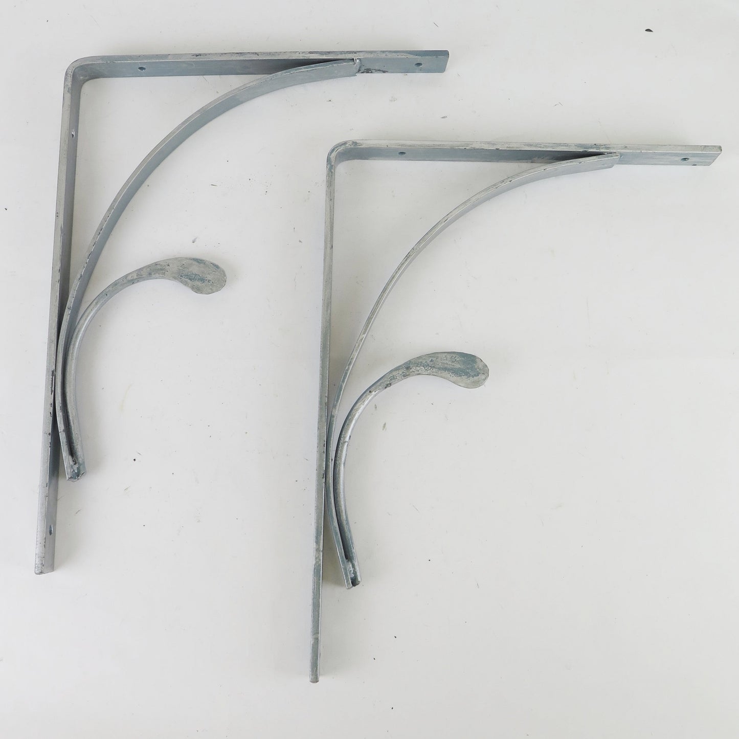 TWO SHELF BRACKETS IN FORGED WROUGHT IRON SHELF SUPPORT CH4