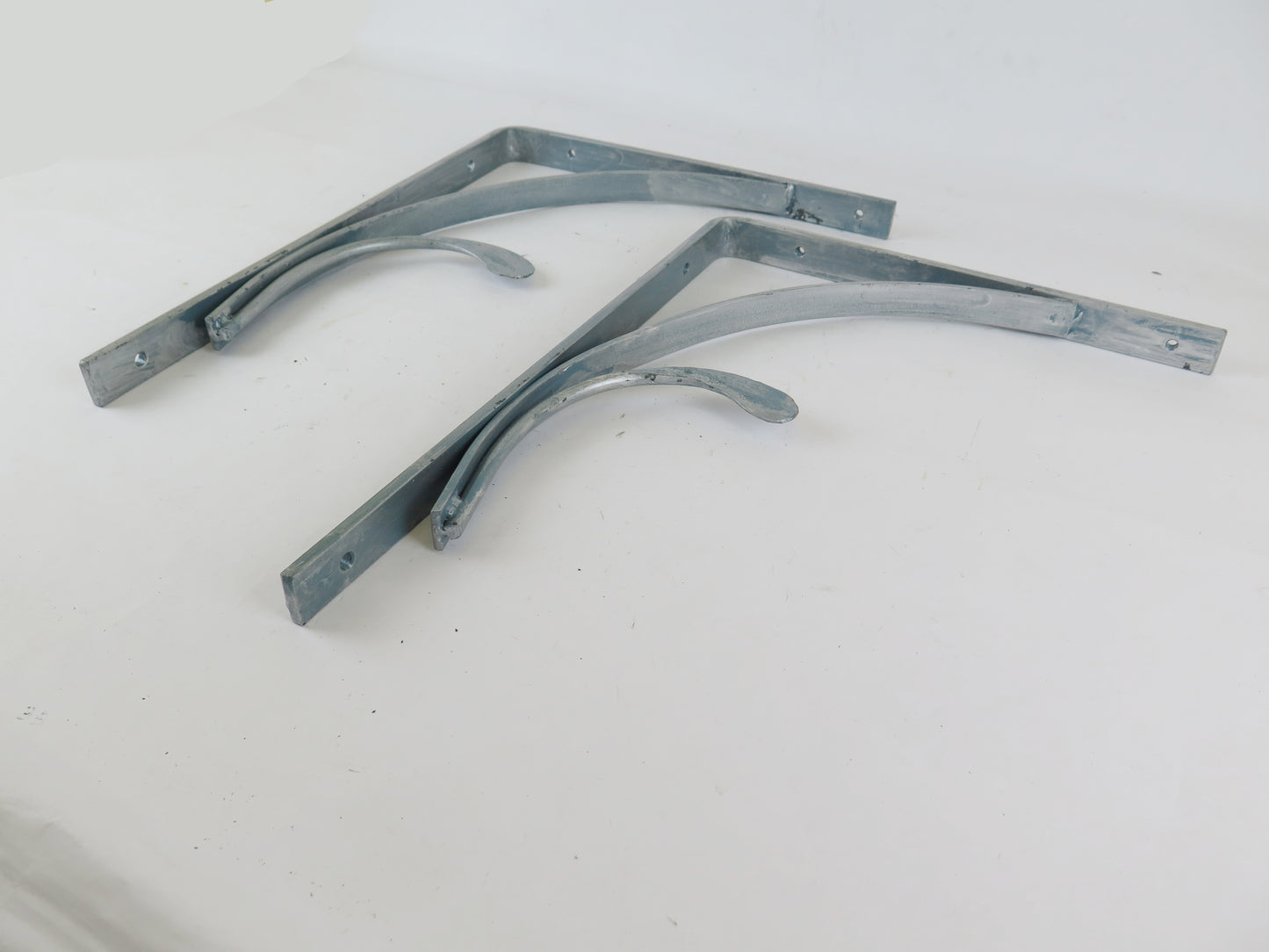 TWO SHELF BRACKETS IN FORGED WROUGHT IRON SHELF SUPPORT CH4