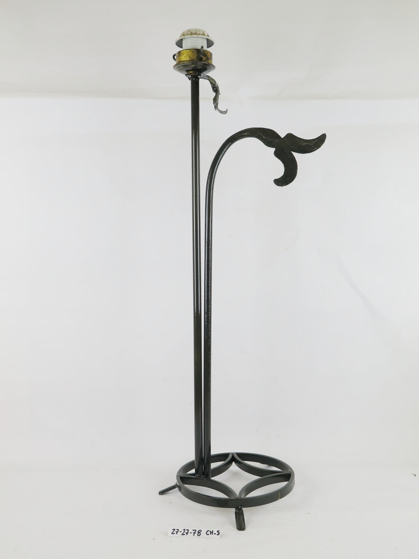 MEDIUM SIZE FLOOR LAMP VINTAGE WROUGHT IRON STRAIGHT OR TABLE CH.S