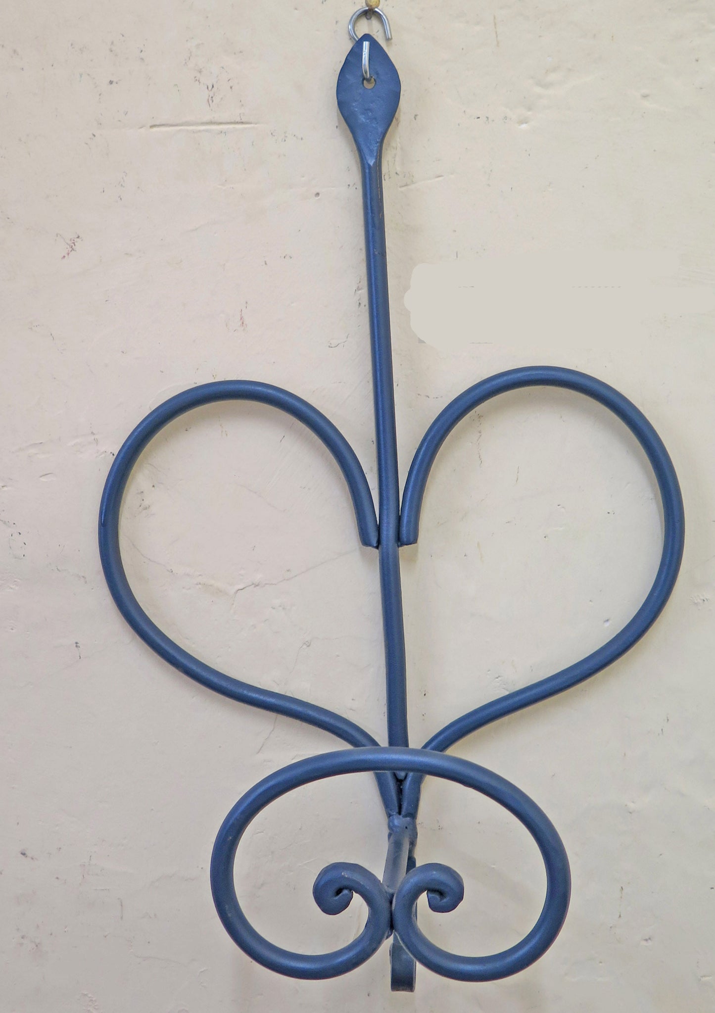 HAND FORGED WALL COAT RACK IN WROUGHT IRON HEART SHAPE HOOK CH34