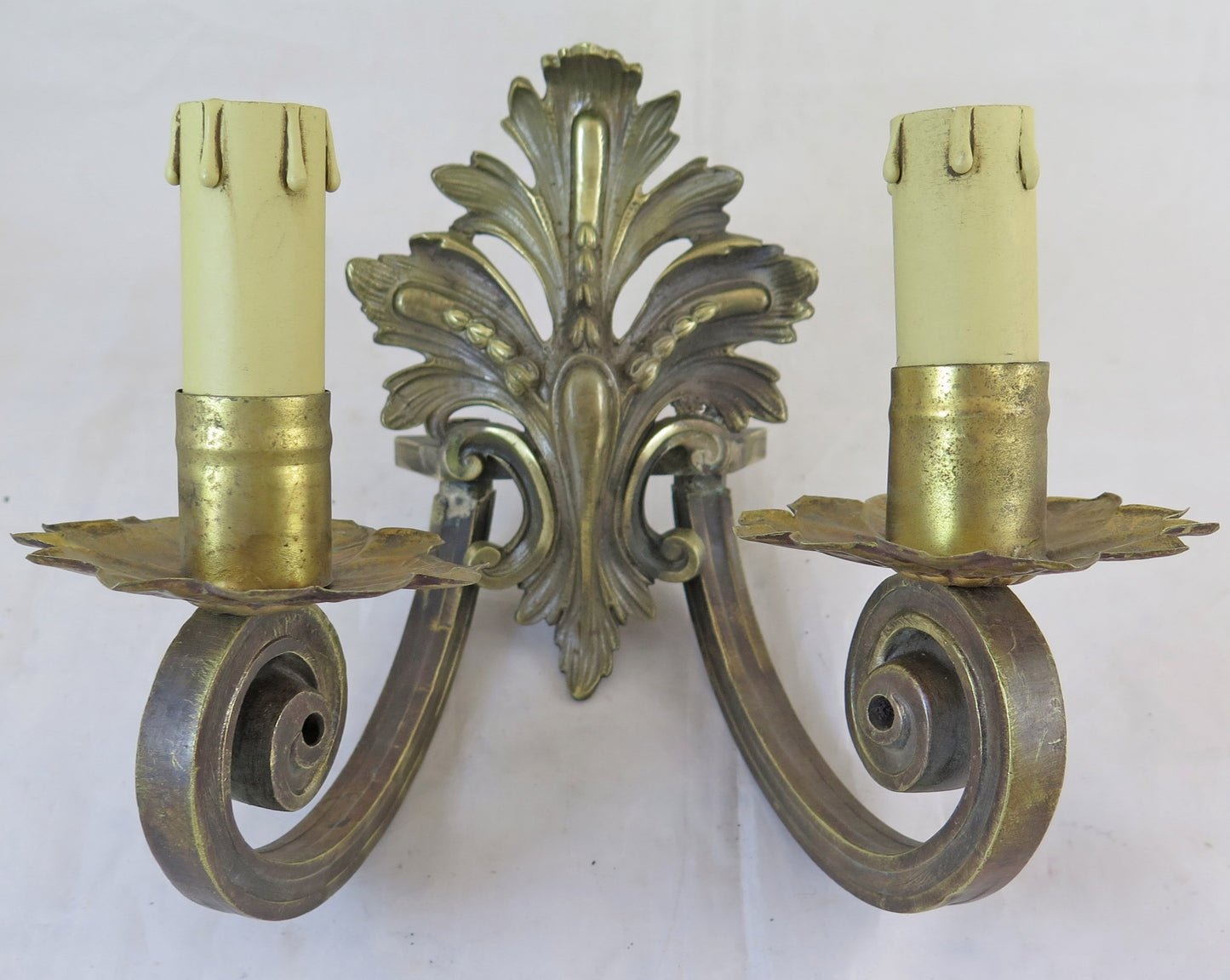 APPLIQUE IN BRONZO DORATO ARTIGIANALE A DUE LUCI STILE BAROCCO LUCE PARETE CH18