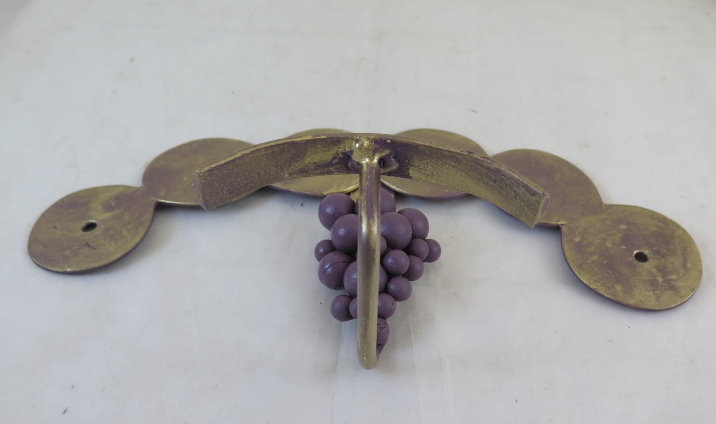 WALL COAT RACK DECORATED WITH BUNCHES OF GRAPES IN VINTAGE WROUGHT IRON CH15