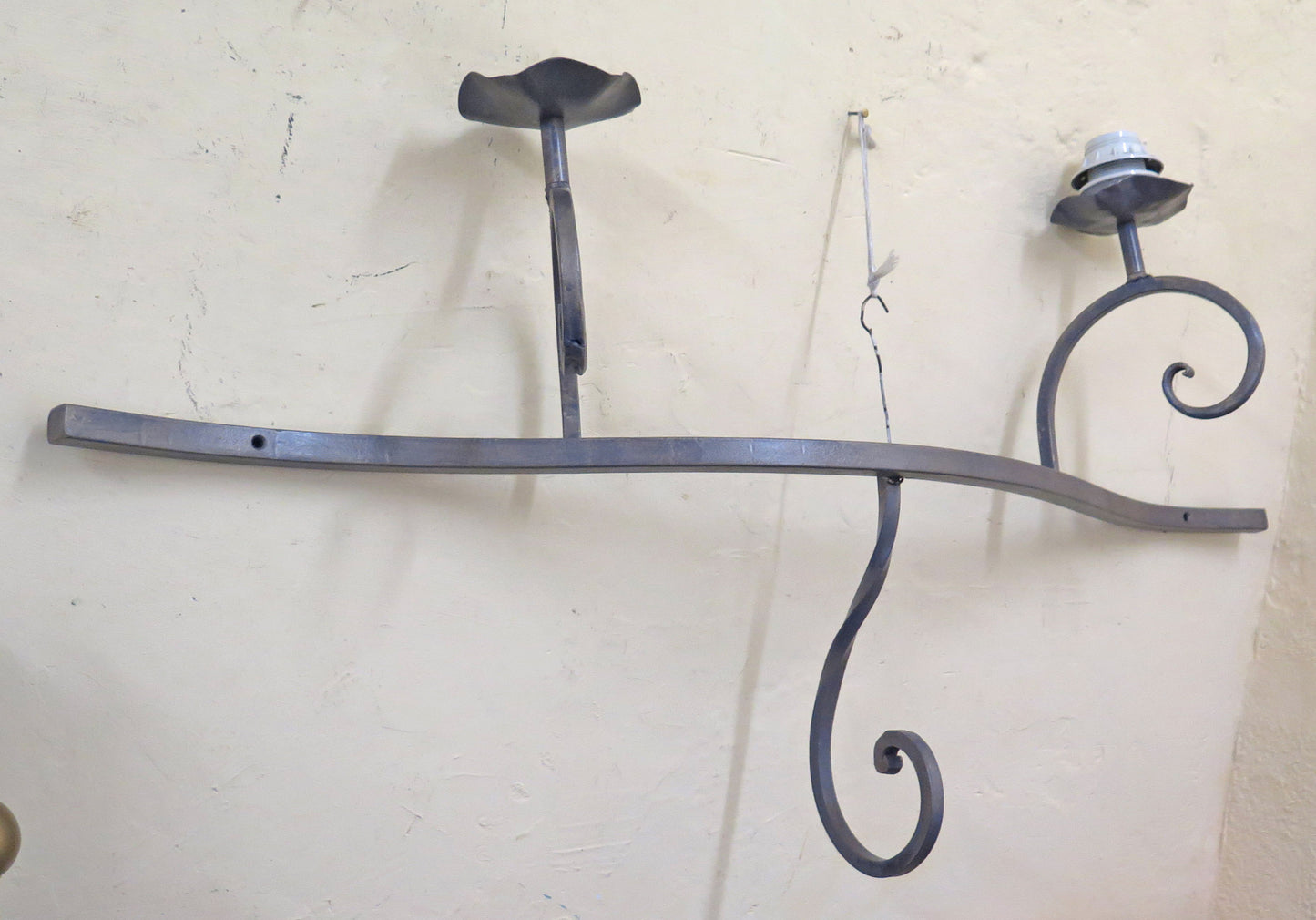 LARGE WALL LIGHT IN HAND FORGED WROUGHT IRON TWO FLAMES WALL LIGHT CH34